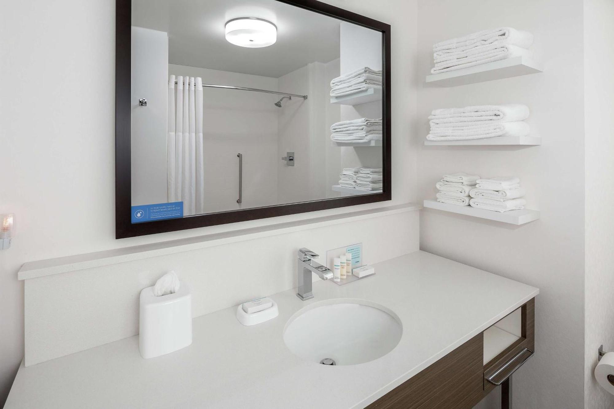Hampton Inn & Suites San Diego Airport Liberty Station Dış mekan fotoğraf